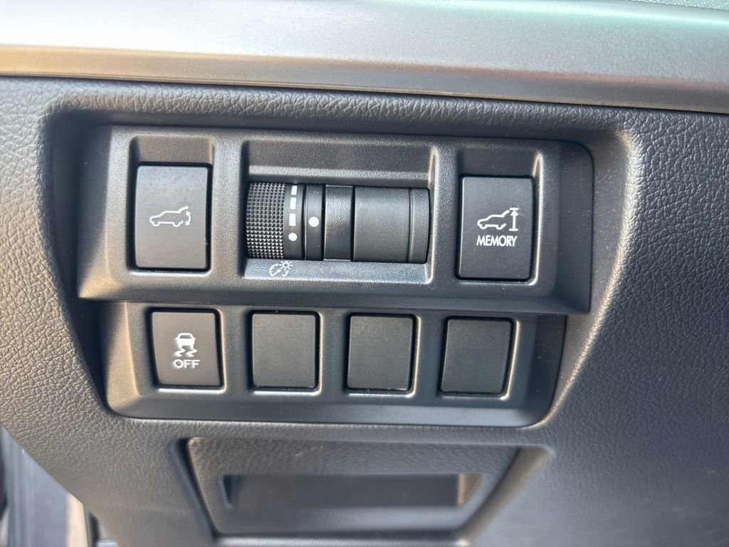 Used 2017 Subaru Outback 2.5i Premium AWD/4WD image 21