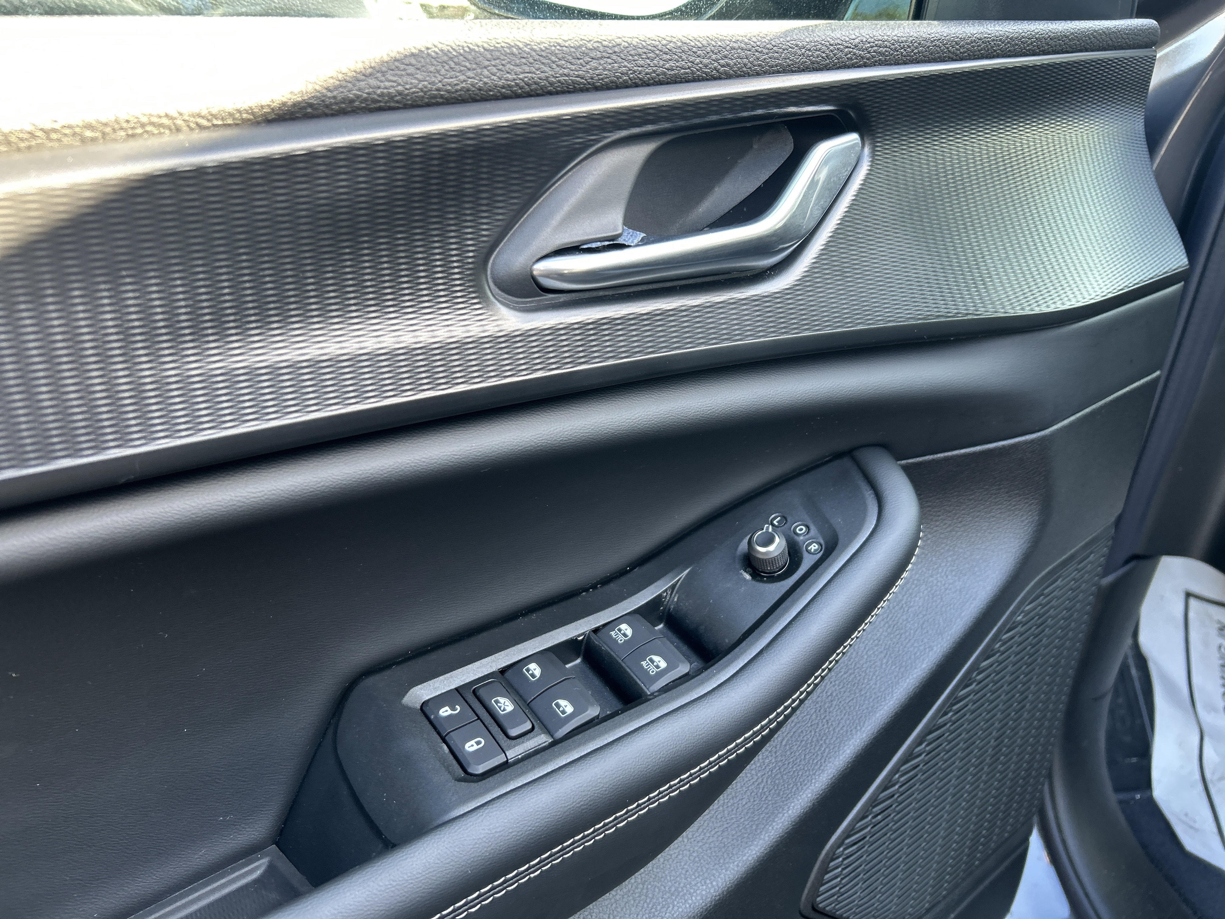 New 2025 Jeep Grand Cherokee Altitude image 12