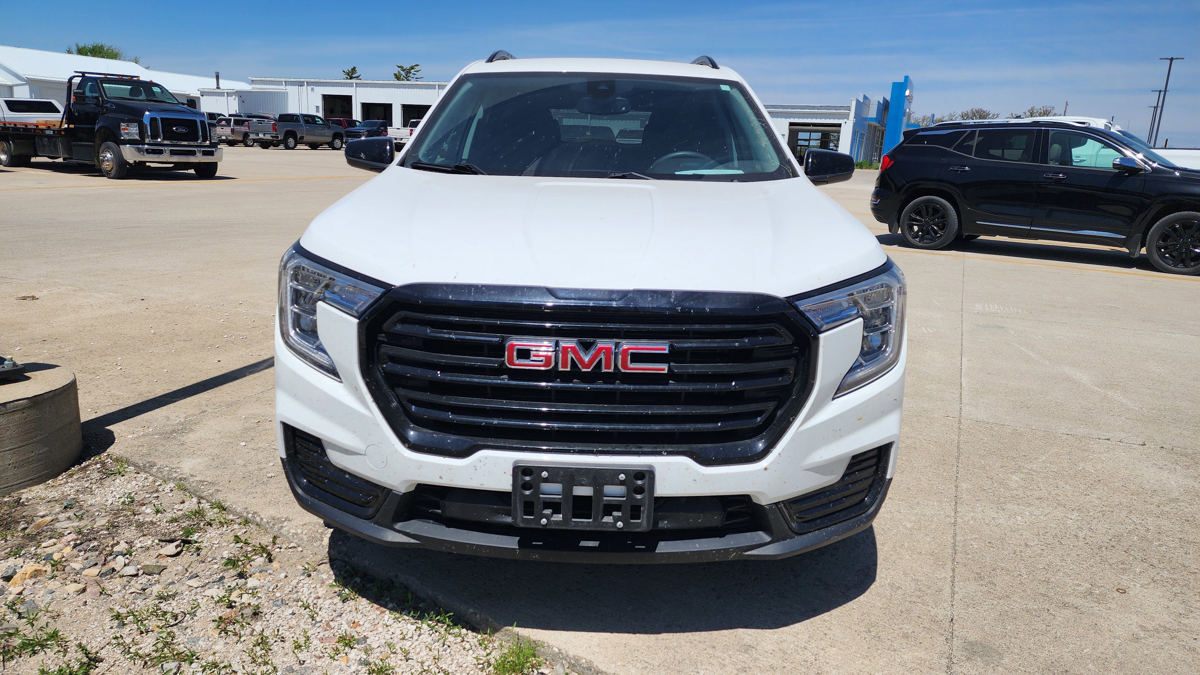 Used 2024 GMC Terrain SLE w/ Driver Convenience Package AWD/4WD image 2