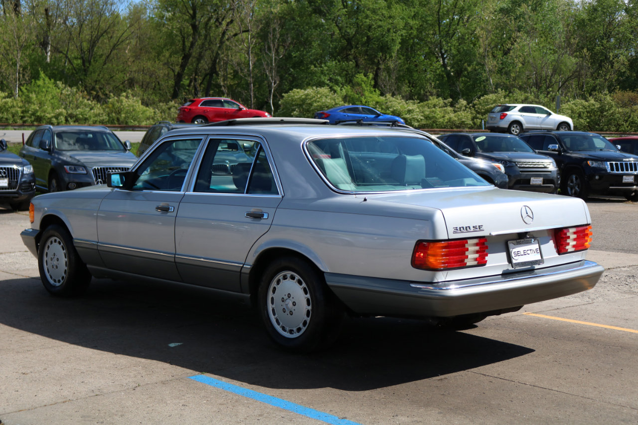 Used 1990 Mercedes-Benz 300 SE image 8