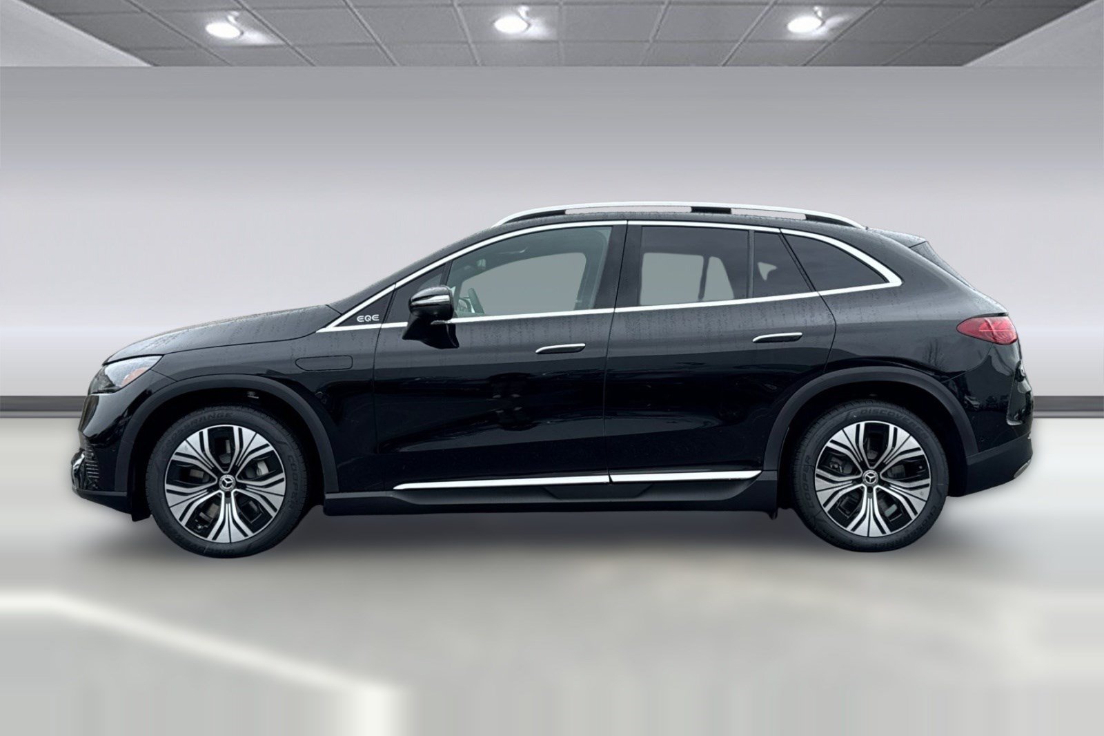 New 2026 Mercedes-Benz EQE 320 4MATIC SUV image 2