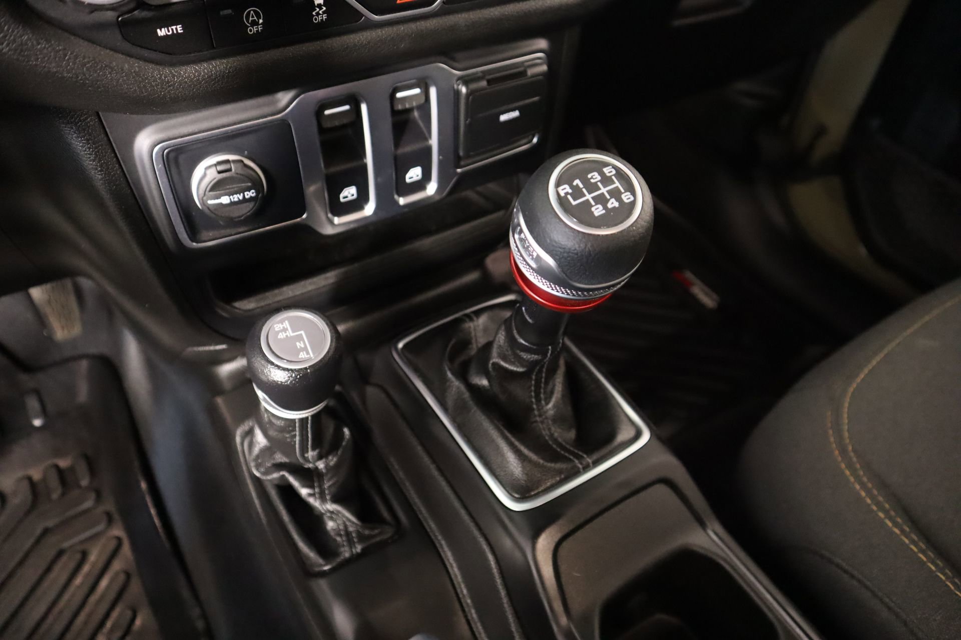 Used 2025 Jeep Wrangler Sport image 7