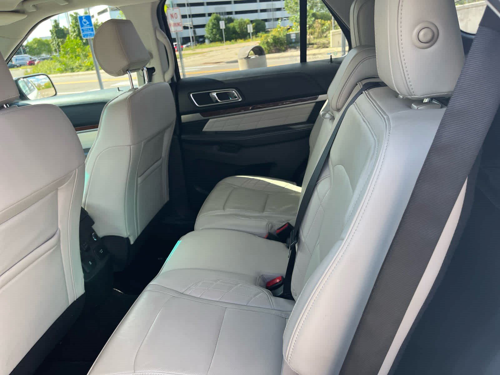 Used 2016 Ford Explorer Platinum AWD/4WD image 9