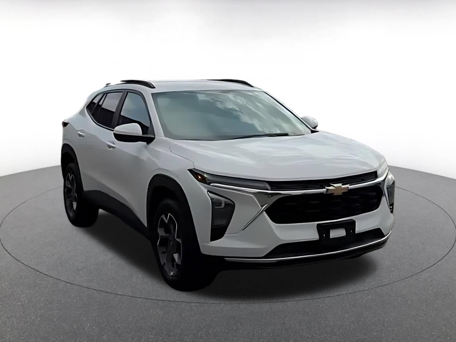 Used 2025 Chevrolet Trax LT FWD image 3