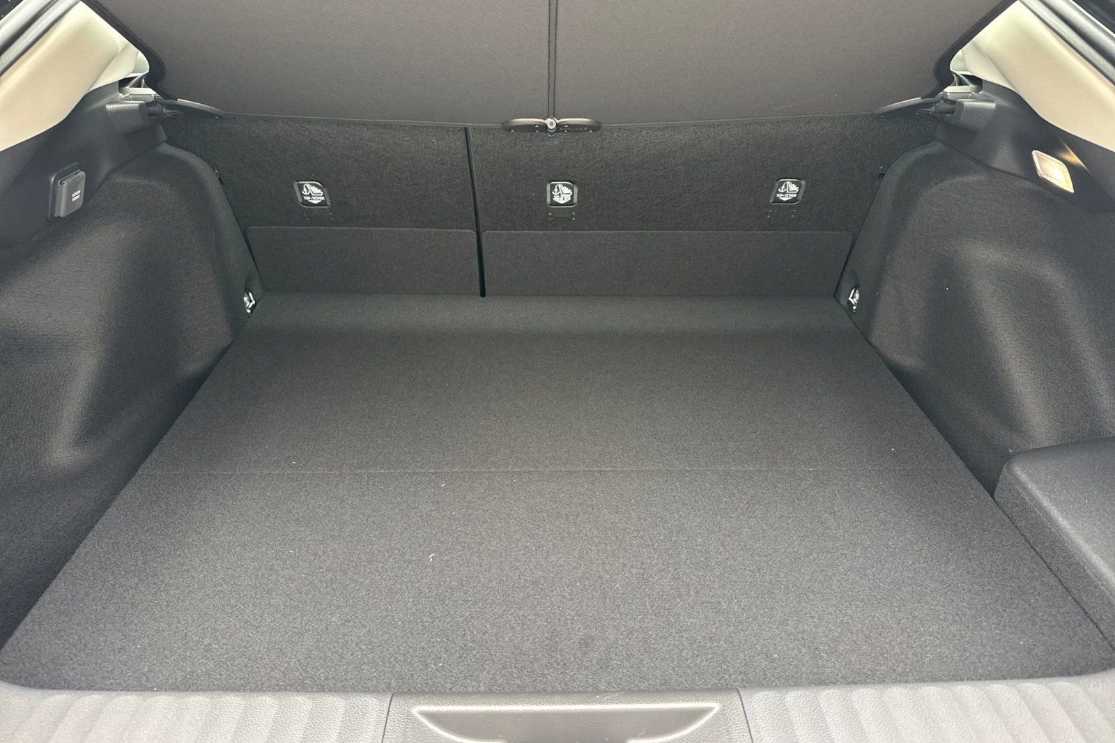 New 2026 Toyota Prius Plug-In Hybrid FWD image 16