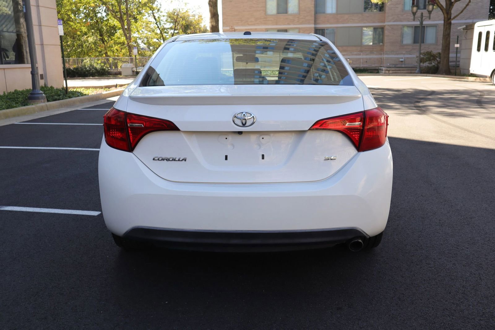 Used 2018 Toyota Corolla SE w/ SE Premium Package FWD image 8
