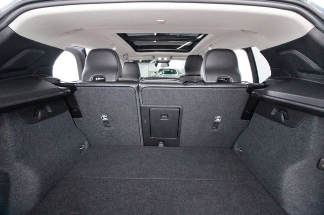 Certified 2023 Volvo XC40 B5 Plus w/ Protection Package Premier image 30