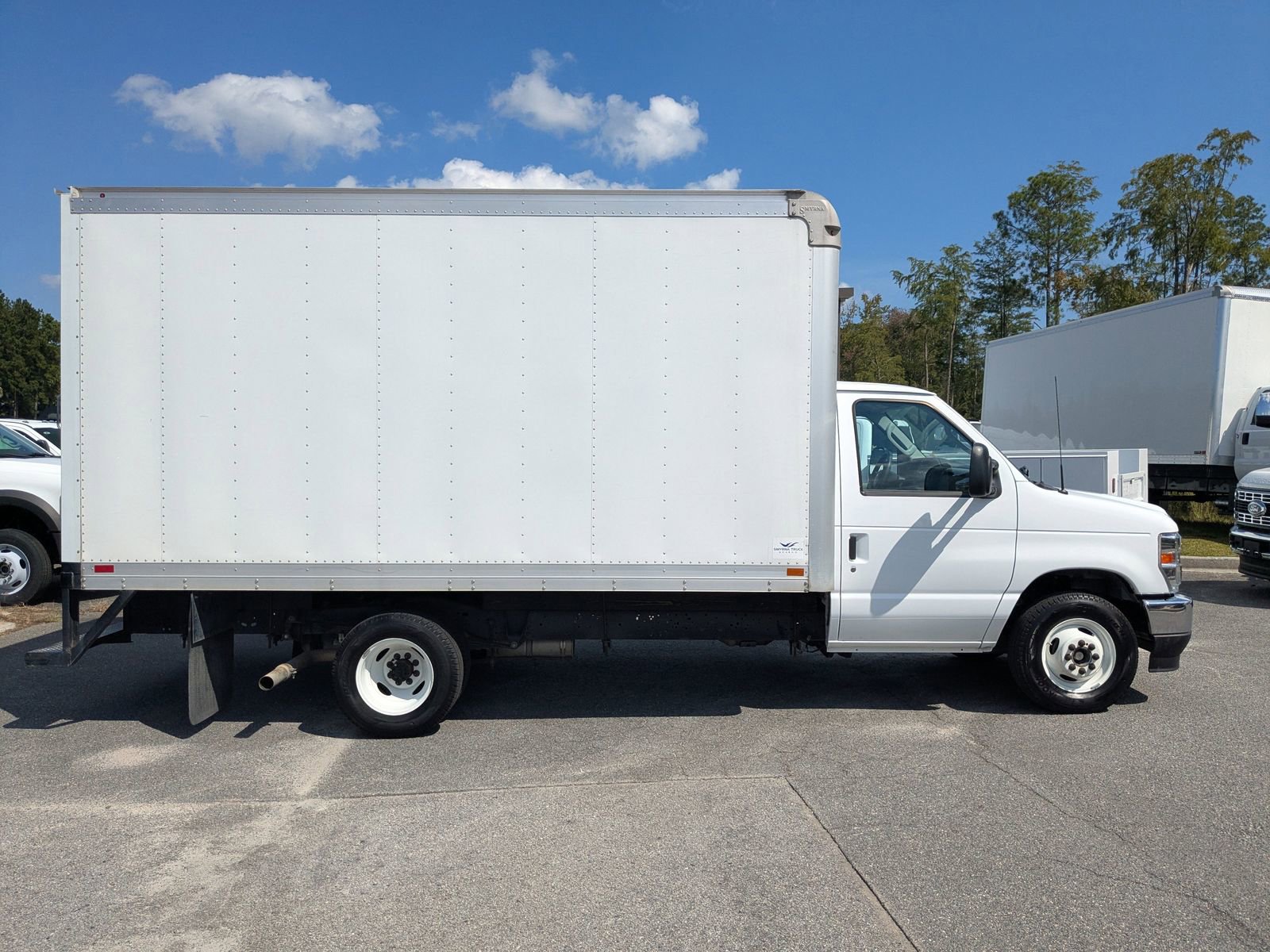 Certified 2024 Ford E-350 and Econoline 350 Super Duty w/ Power Windows & Locks Group image 4