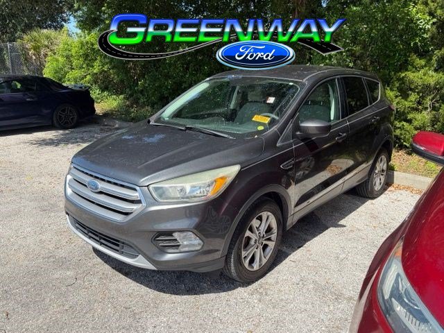 Used 2017 Ford Escape SE FWD image 1