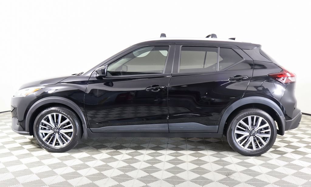 Used 2024 Nissan Kicks SV w/ Exterior Package image 2