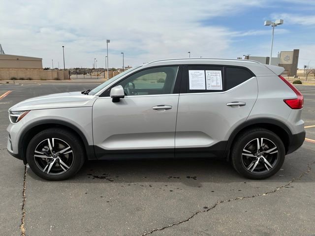 Used 2025 Volvo XC40 B5 Core AWD/4WD image 3
