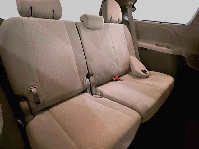 Used 2018 Toyota Sienna LE FWD image 28