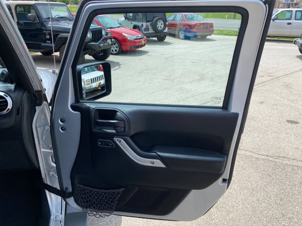 Used 2012 Jeep Wrangler Unlimited Sahara w/ Dual Top Group AWD/4WD image 40