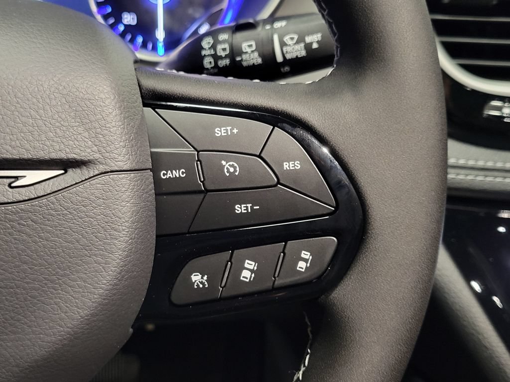New 2027 Chrysler Pacifica Limited FWD image 6