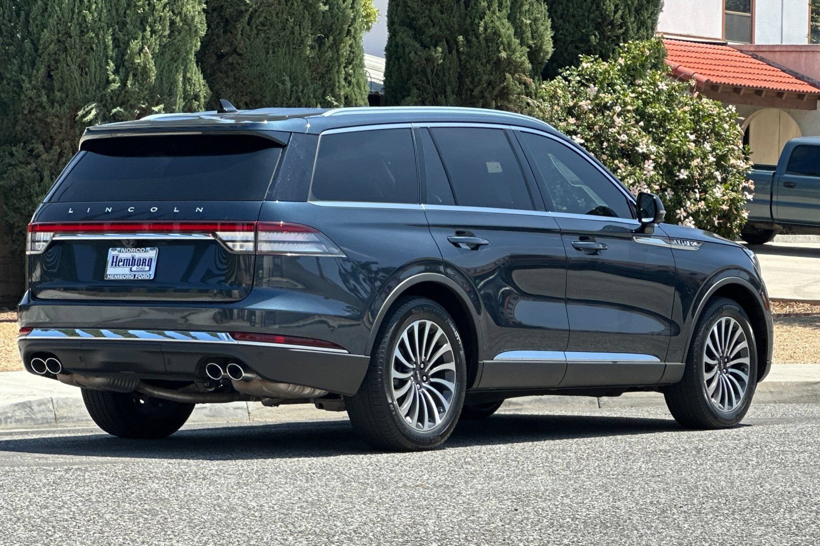 Used 2023 Lincoln Aviator Reserve w/ Equipment Group 201A RWD image 4