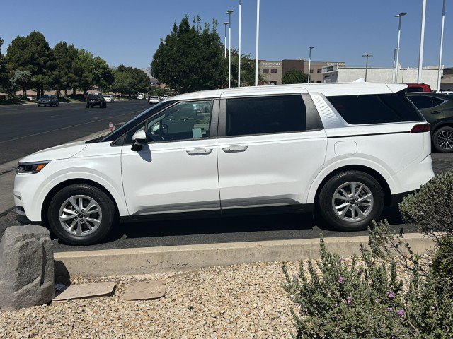 Used 2022 Kia Carnival LX FWD image 6