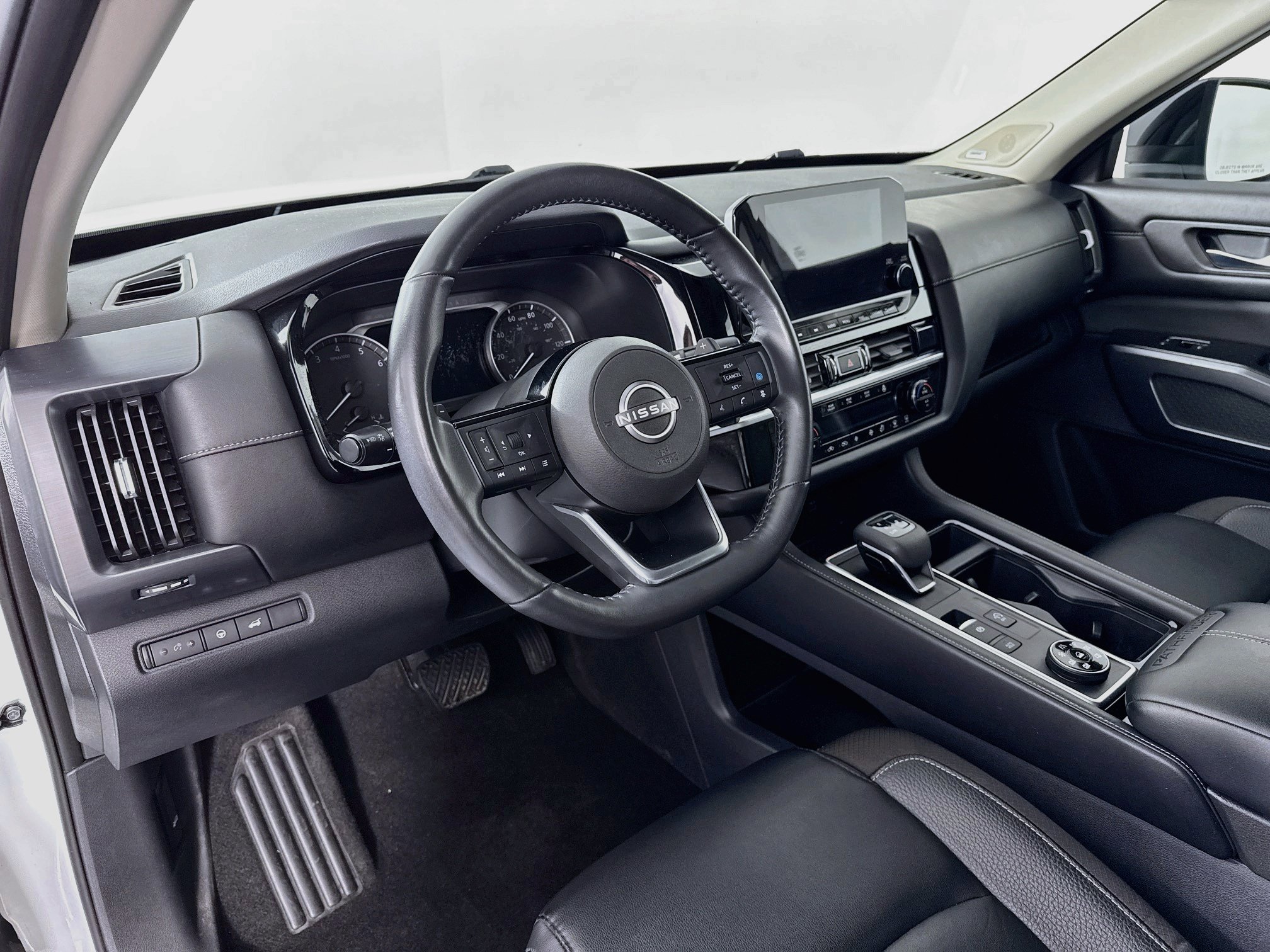 Used 2023 Nissan Pathfinder SL w/ SL Premium Package AWD/4WD image 9