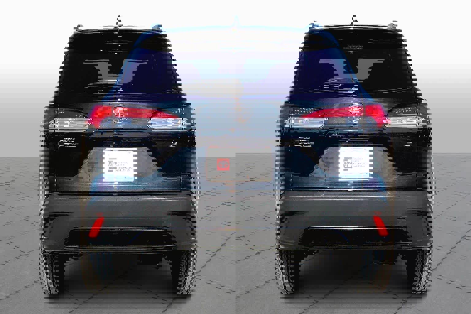 Used 2025 Toyota Corolla Cross LE image 4