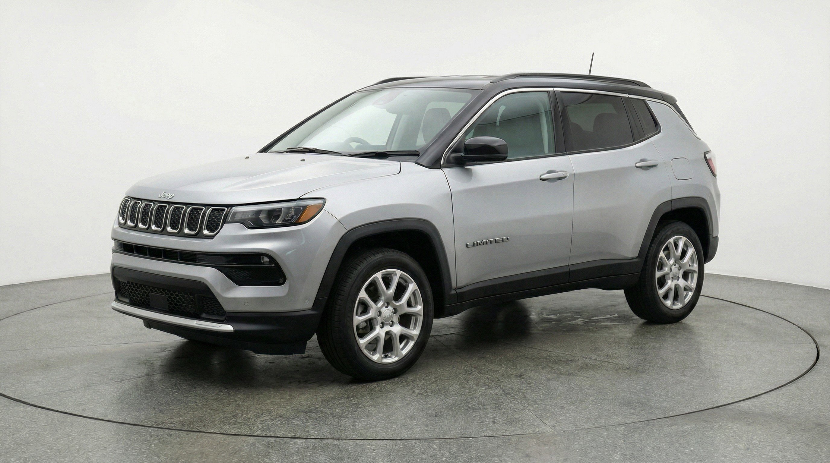 Used 2025 Jeep Compass Limited image 3