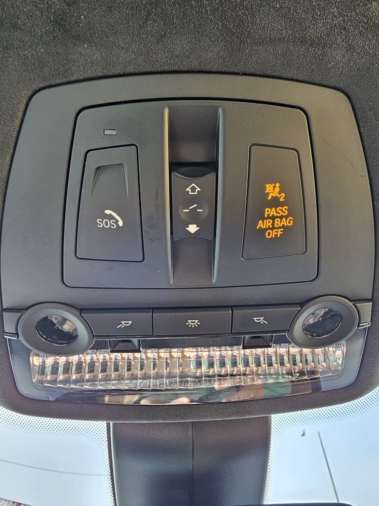 Used 2015 BMW 750Li xDrive image 40