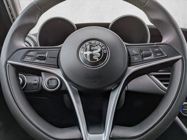 Used 2017 Alfa Romeo Giulia image 14