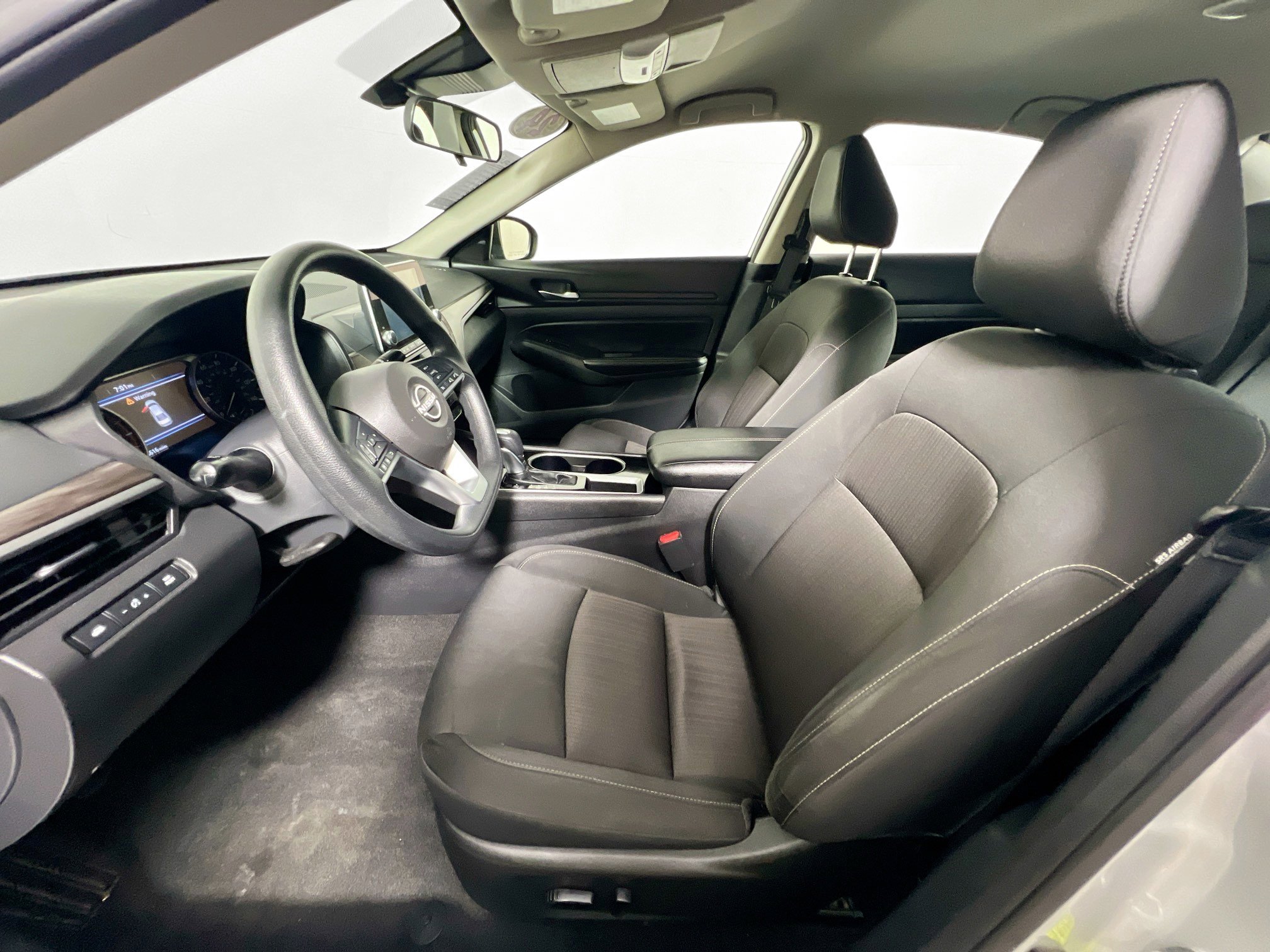 Used 2024 Nissan Altima 2.5 SV image 14