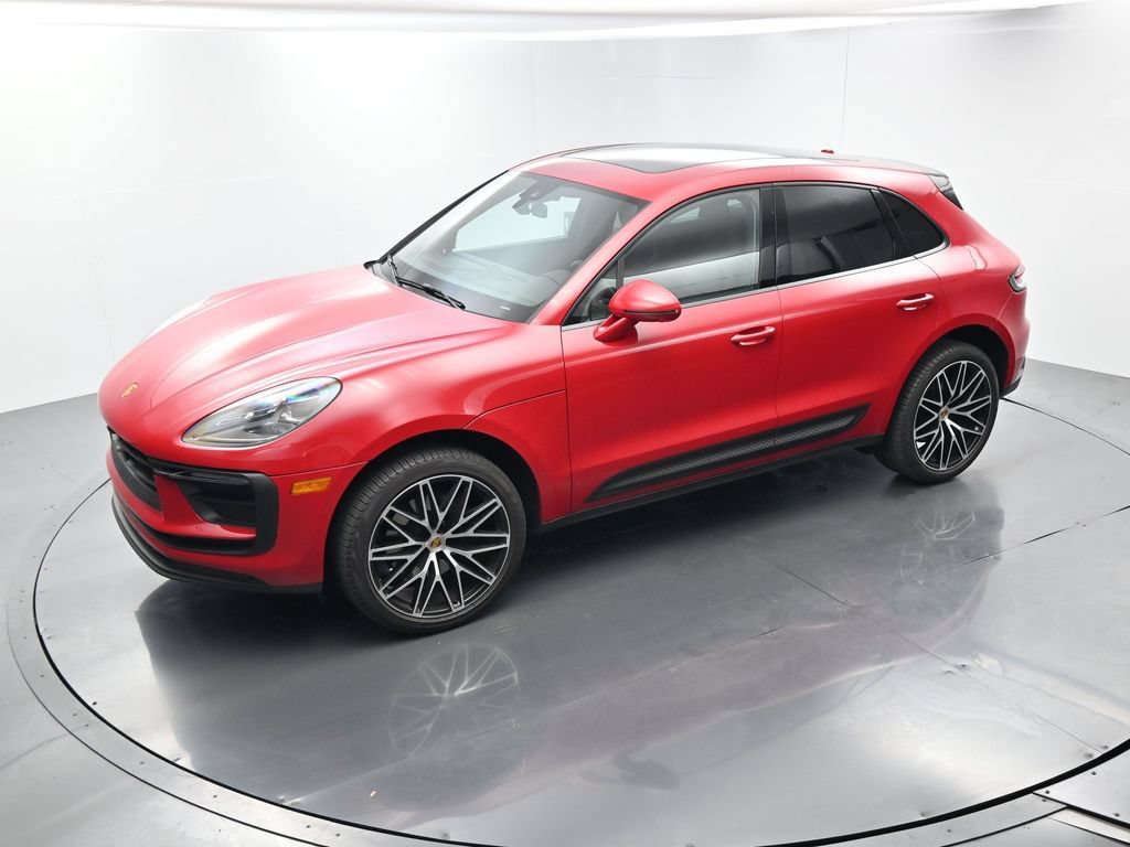 Certified 2025 Porsche Macan AWD/4WD image 34