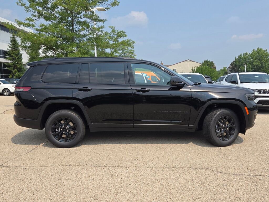 New 2025 Jeep Grand Cherokee L Laredo image 6