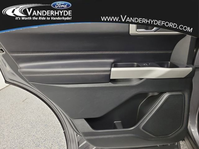 Used 2022 Ford Explorer XLT image 10