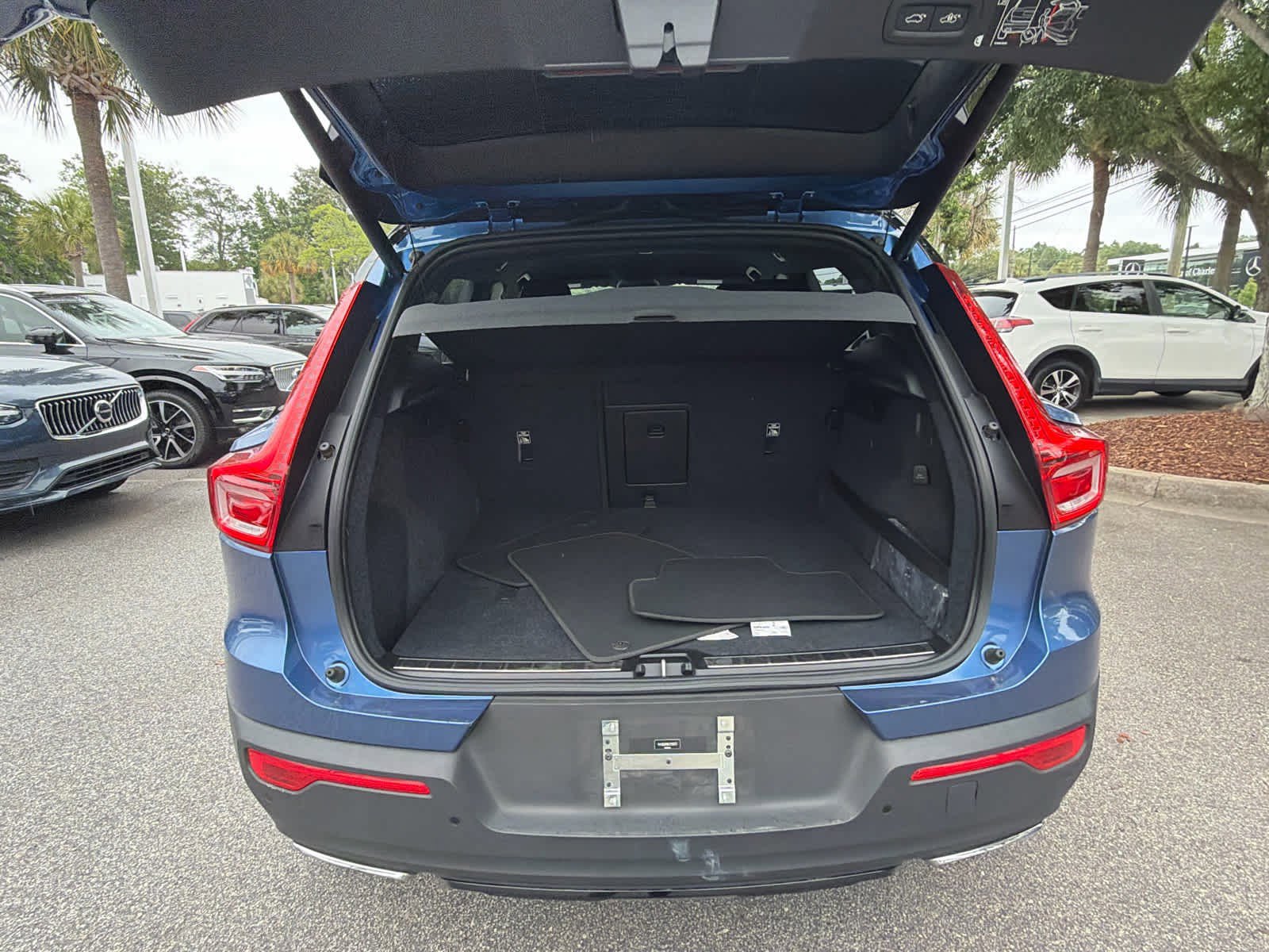 Used 2019 Volvo XC40 T5 R-Design AWD/4WD image 24