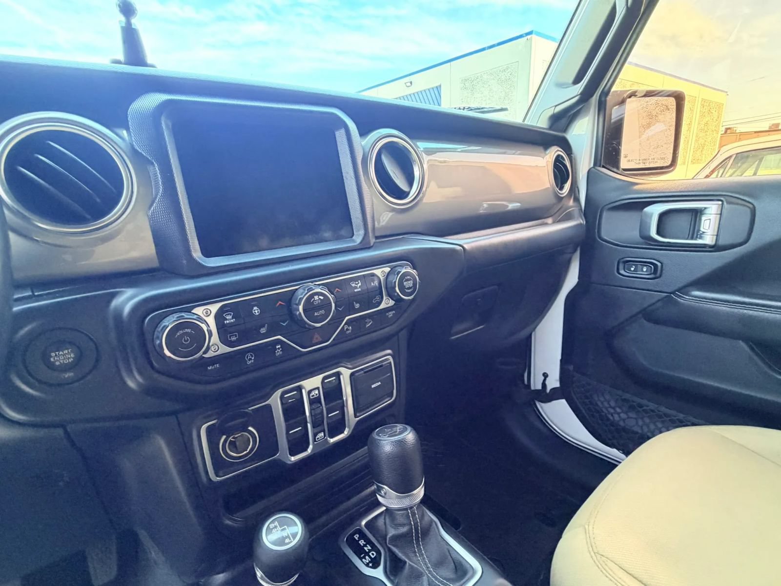 Used 2018 Jeep Wrangler Unlimited Sahara AWD/4WD image 12