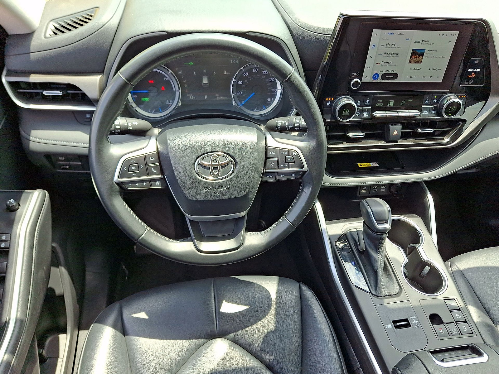 Used 2023 Toyota Highlander XLE AWD/4WD image 21