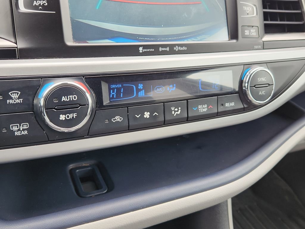 Used 2017 Toyota Highlander XLE image 26