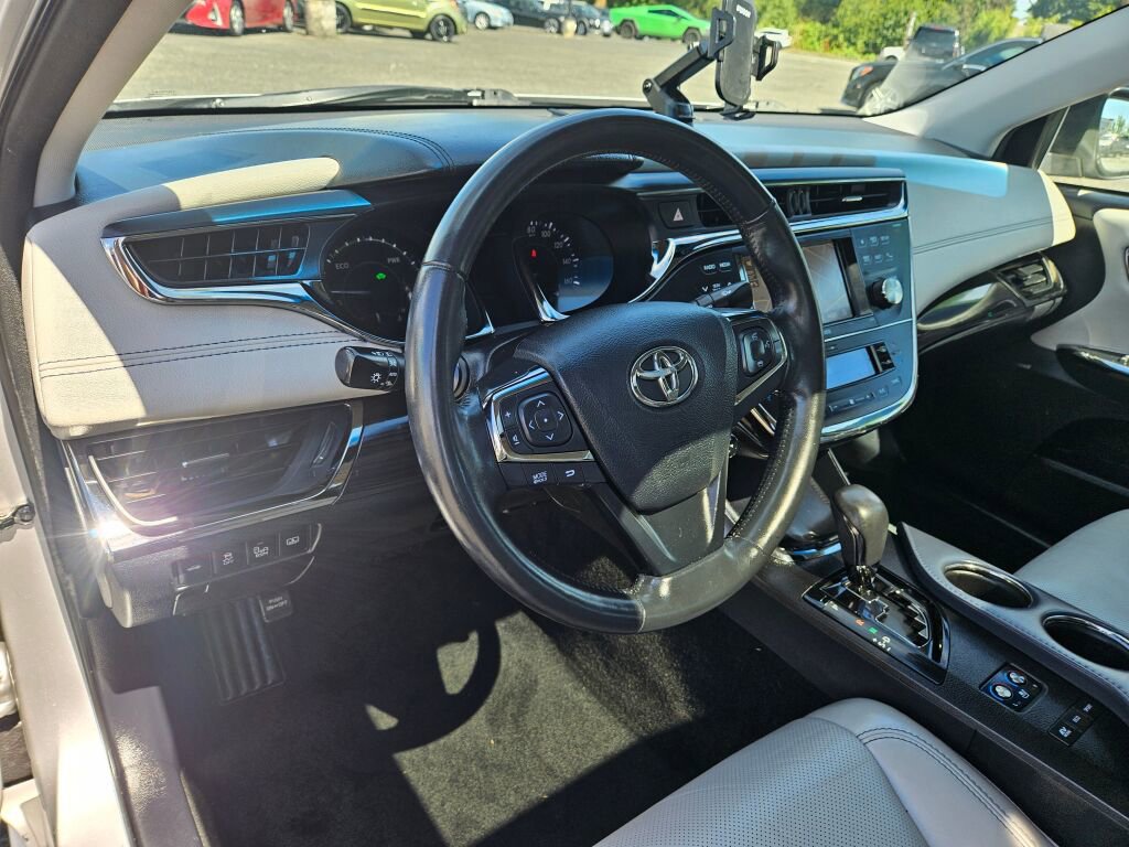Used 2013 Toyota Avalon Limited image 18