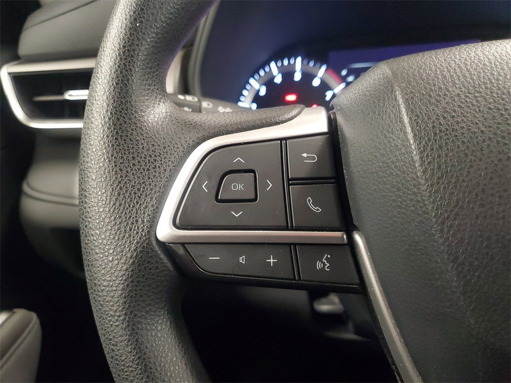 Used 2023 Toyota Highlander L image 21