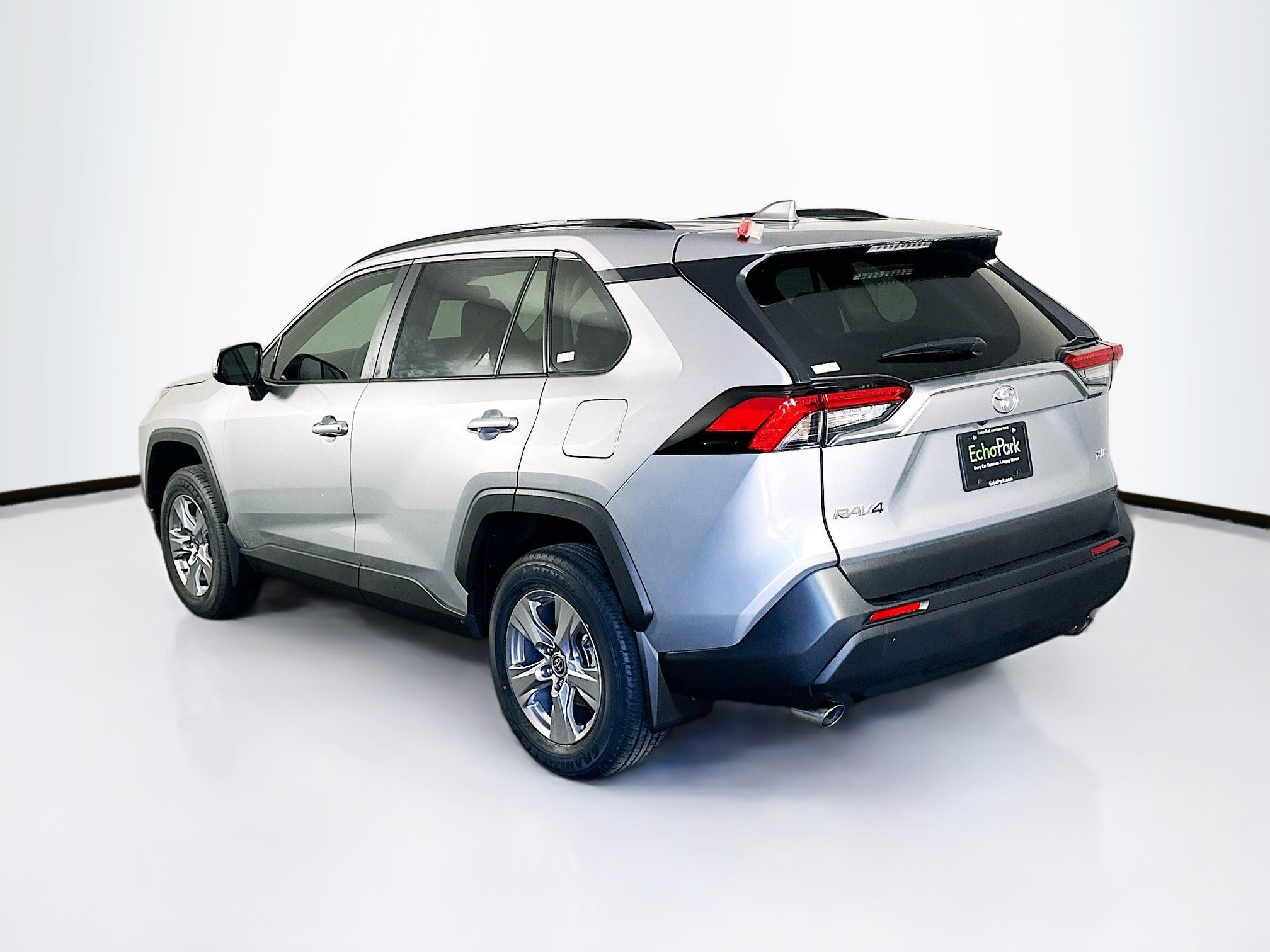Used 2025 Toyota RAV4 XLE w/ Convenience Package image 5