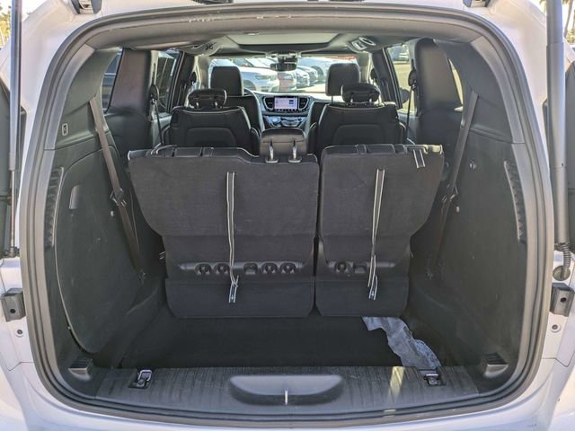 Used 2025 Chrysler Pacifica Limited image 13