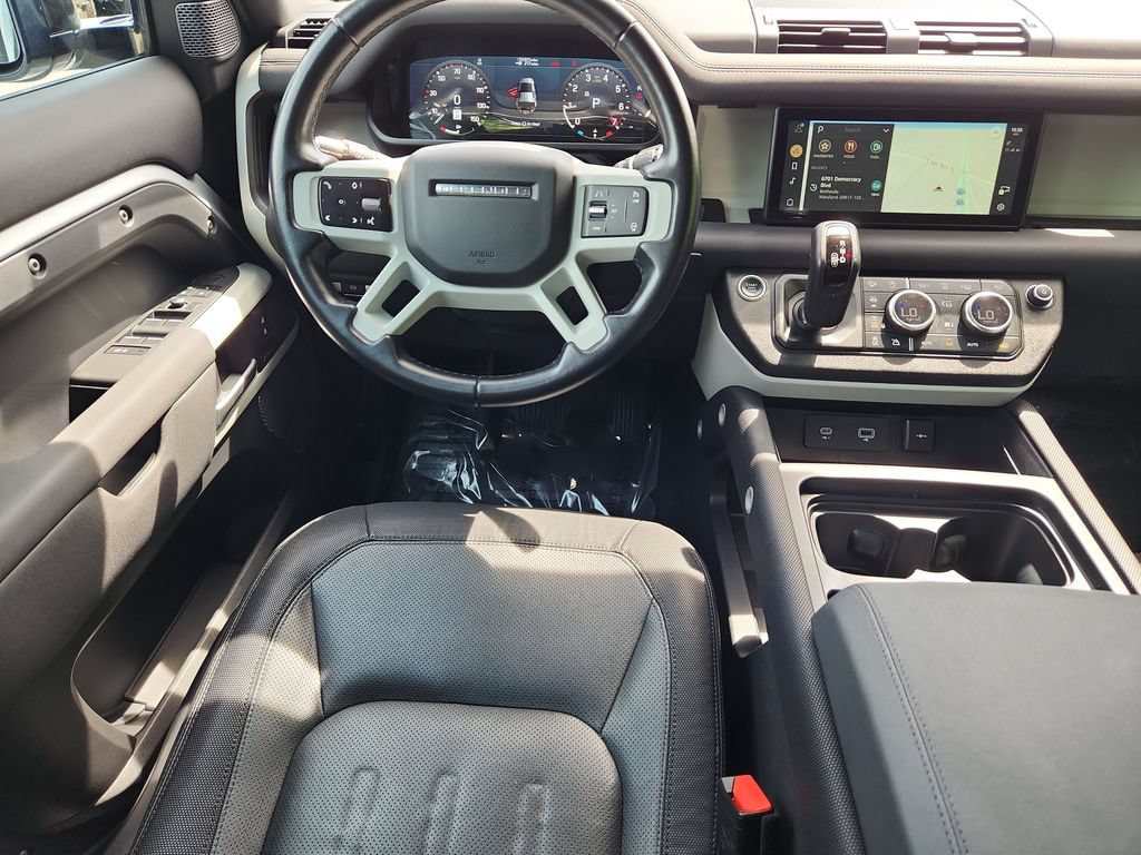 Used 2021 Land Rover Defender 110 X-Dynamic SE AWD/4WD image 4