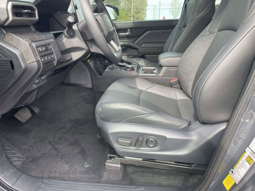 Used 2025 Toyota Tacoma Limited AWD/4WD image 19