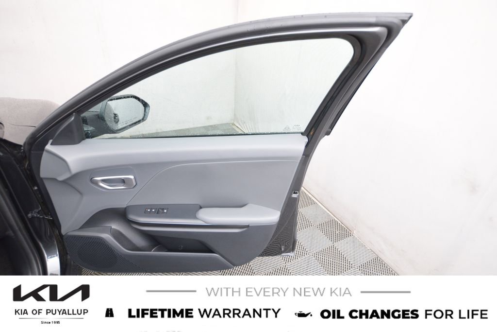 New 2025 Kia K4 LX image 15