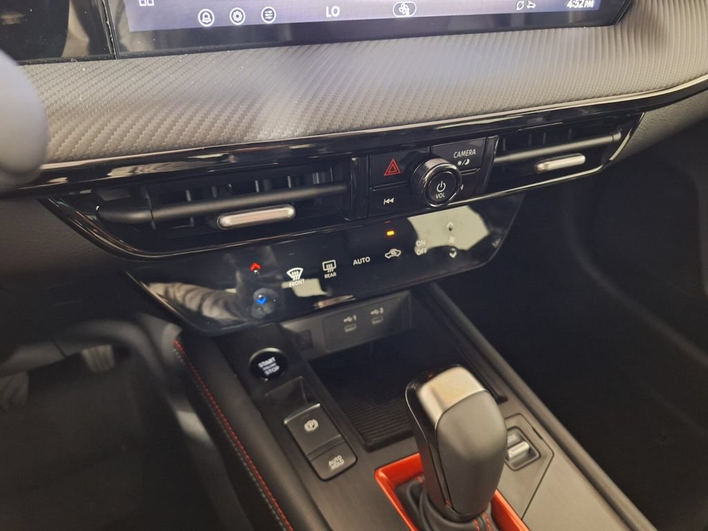 Used 2026 Nissan Kicks SR FWD image 13