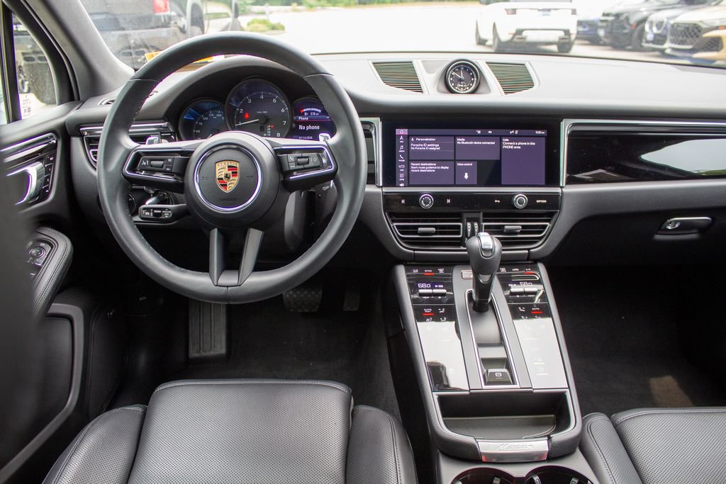 Used 2025 Porsche Macan AWD/4WD image 13