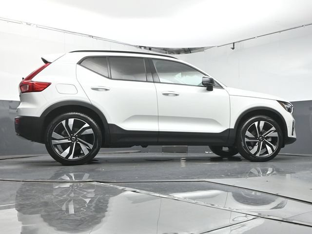 Certified 2025 Volvo XC40 B5 Ultra AWD/4WD image 40