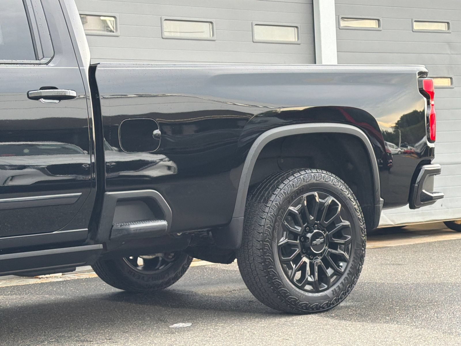 Used 2026 Chevrolet Silverado 2500 High Country w/ Midnight Edition AWD/4WD image 7