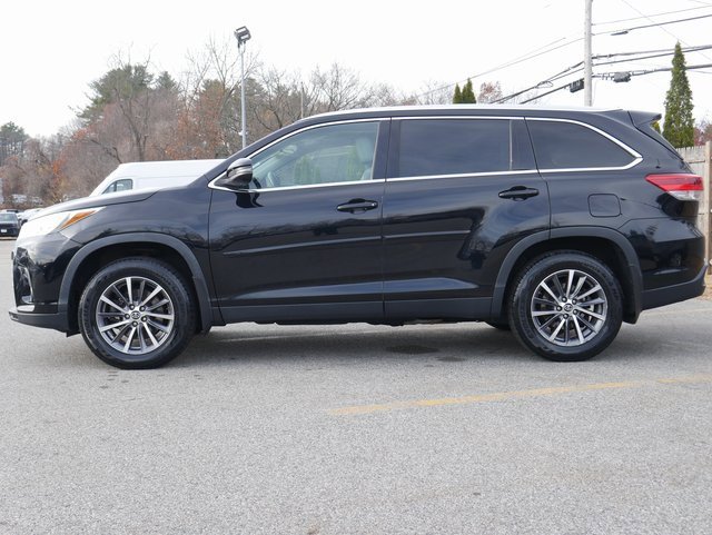 Used 2019 Toyota Highlander XLE image 3