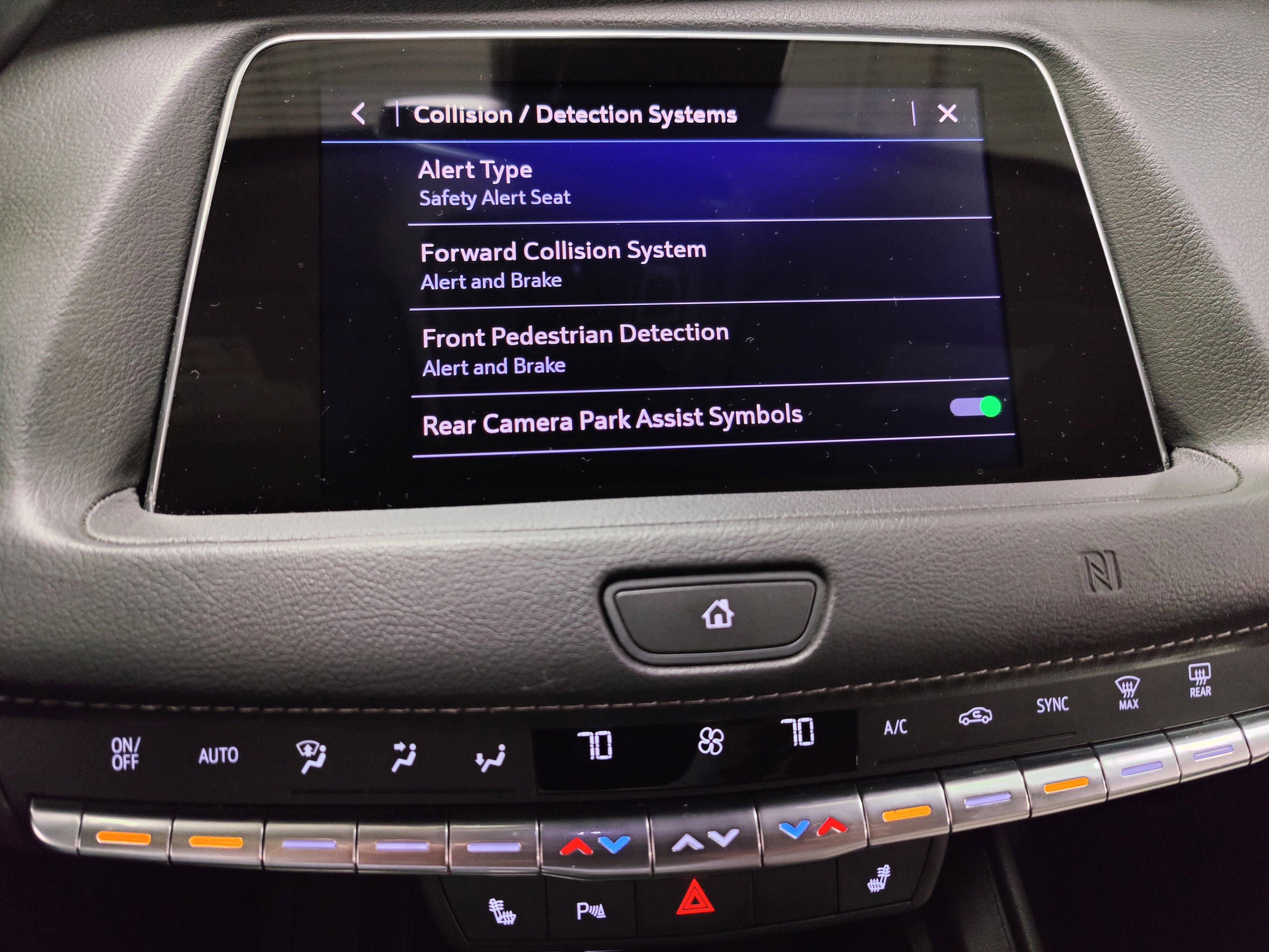 Used 2021 Cadillac XT4 Luxury w/ Cold Weather Package AWD/4WD image 24