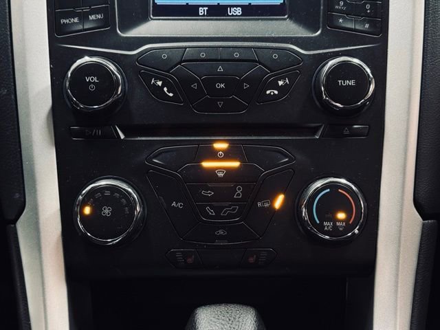 Used 2016 Ford Fusion SE w/ SE Cold Weather Package image 30