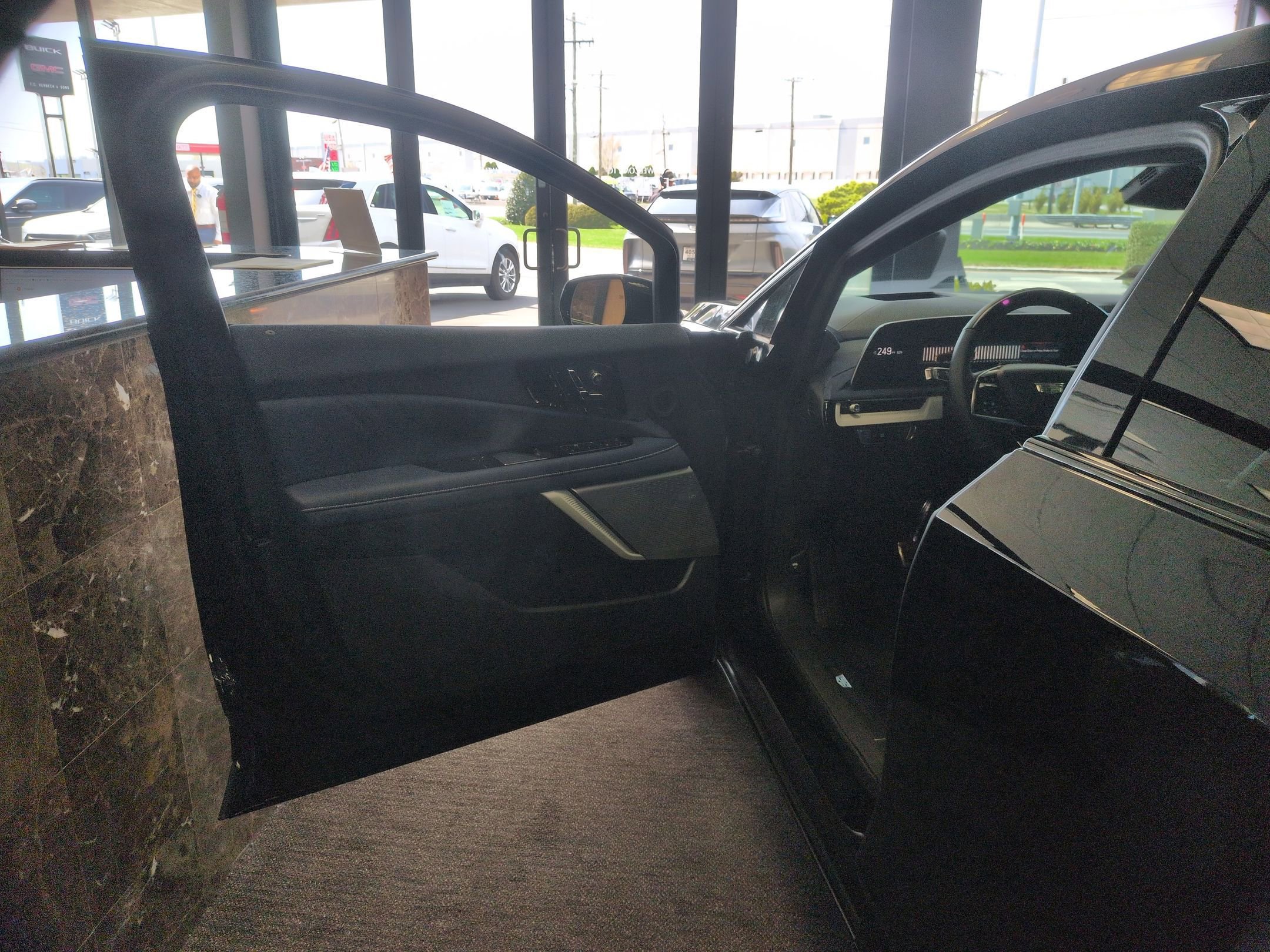 Certified 2025 Cadillac Optiq Sport 2 w/ LPO, Floor Liner Package image 21