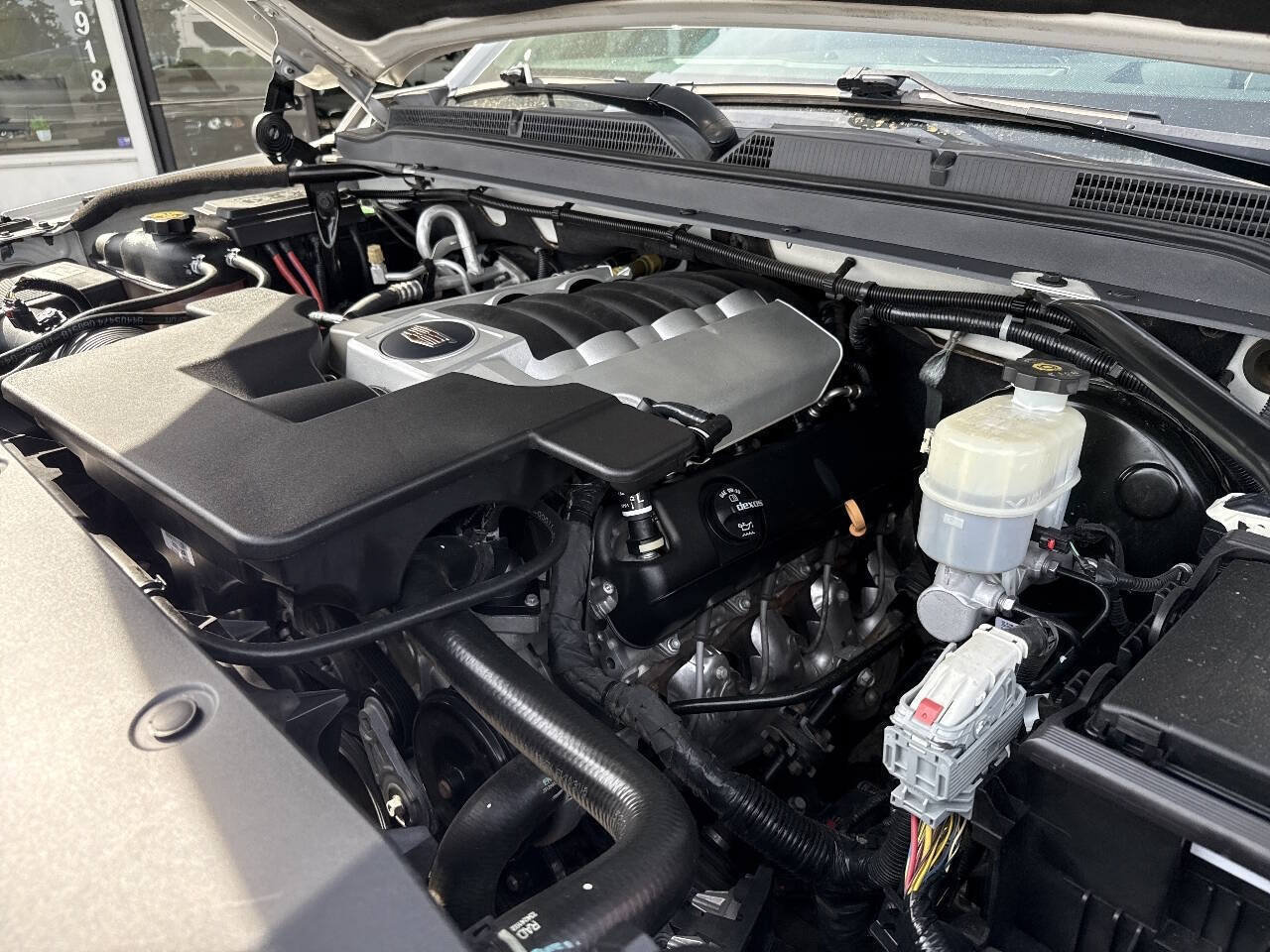 Used 2018 Cadillac Escalade Luxury AWD/4WD image 12