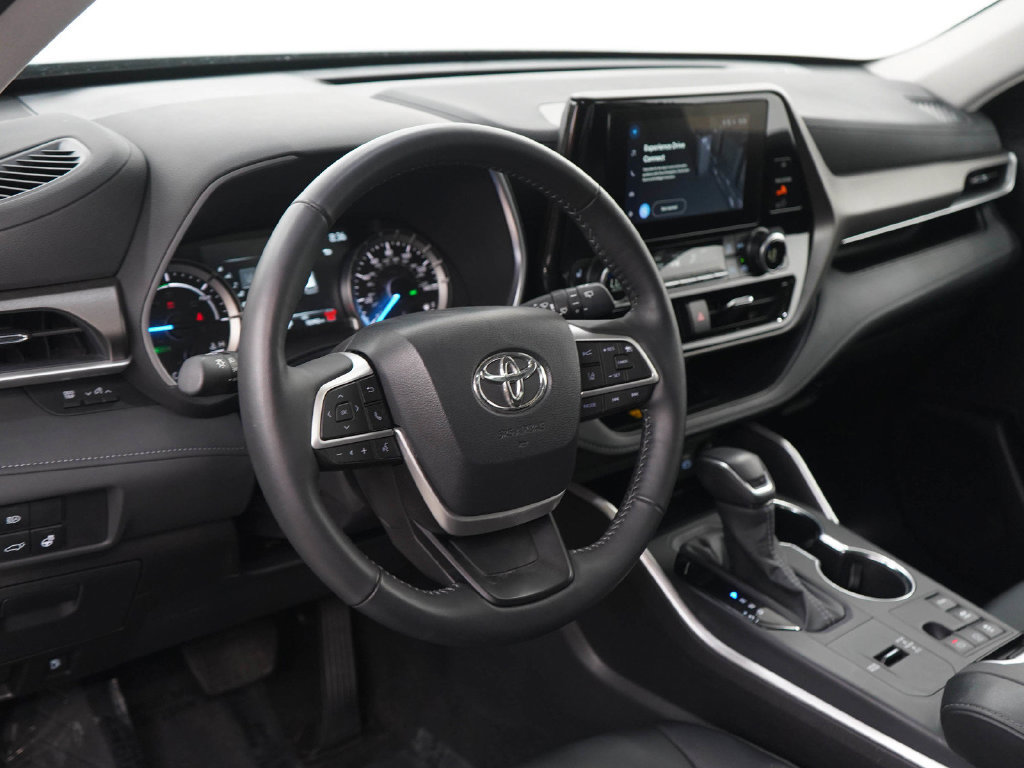 Used 2025 Toyota Highlander XLE AWD/4WD image 22